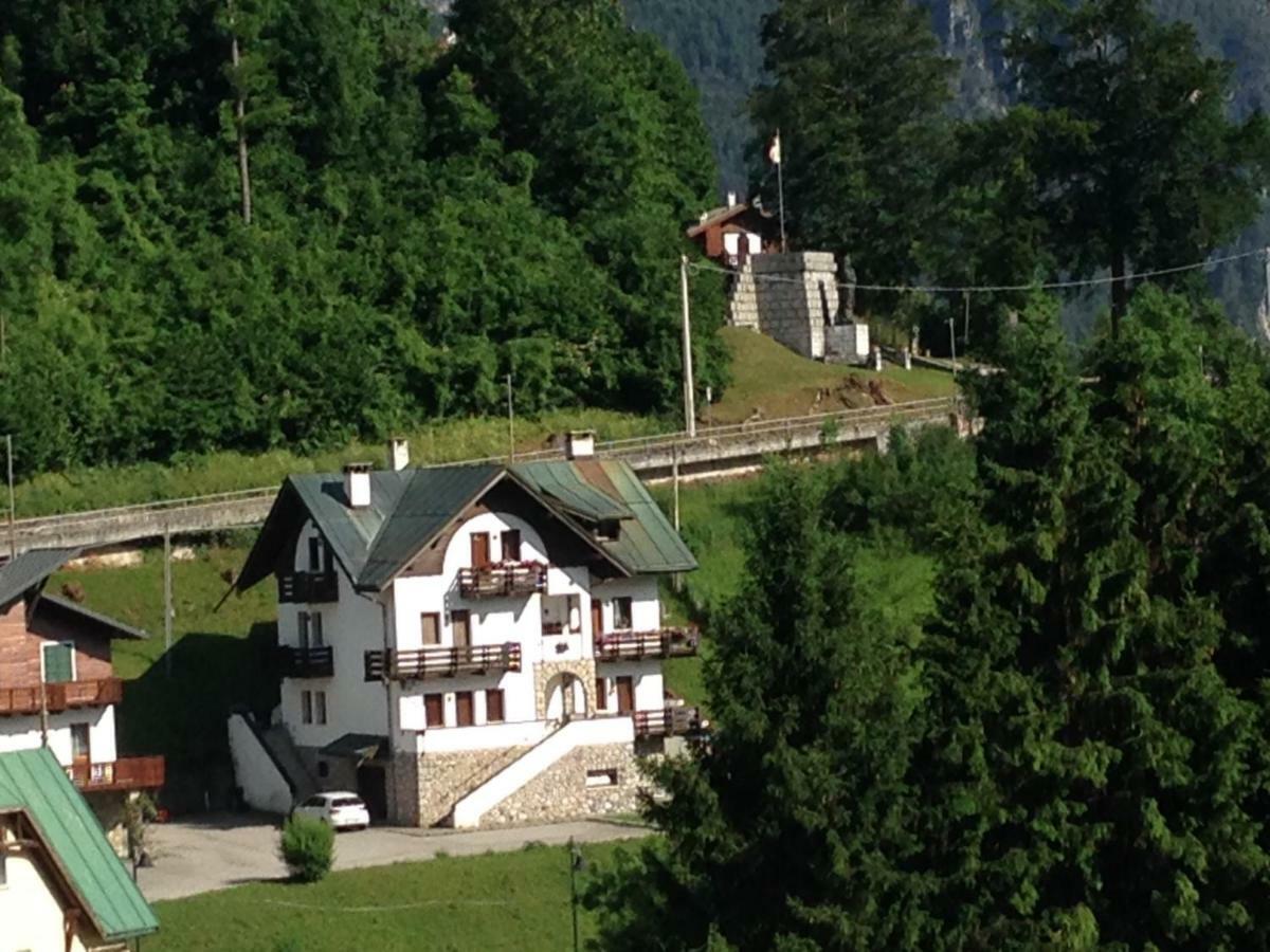 La Casa Di Monte Ricco Apartment Pieve di Cadore Luaran gambar